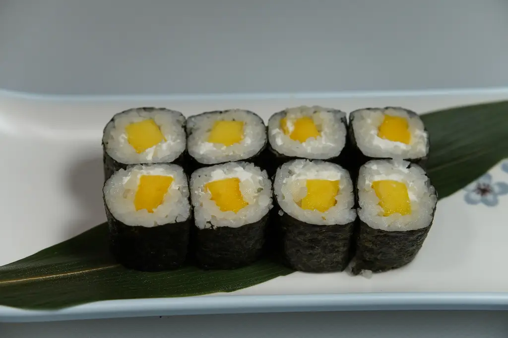 98.Maki queso mango