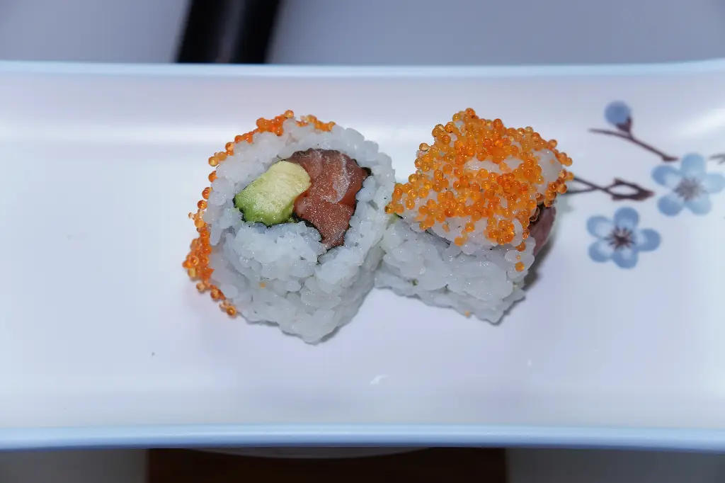116.Roll califonia salmón