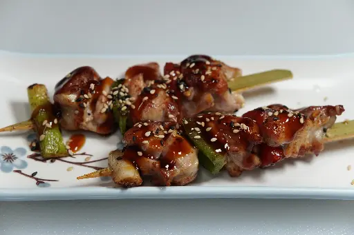 [15] 15.Yakitori de pollo(2 piezas)