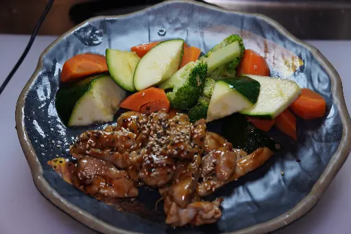 [28] 28.Pollo teriyaki con verduras