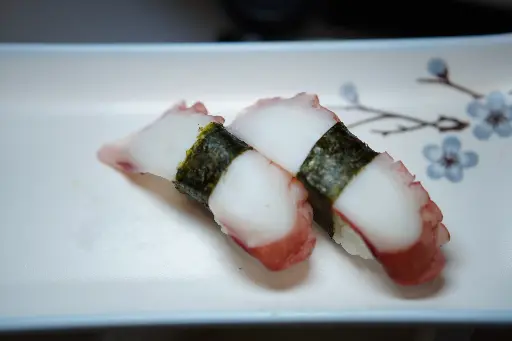 [53] 53.Nigiri pulpo