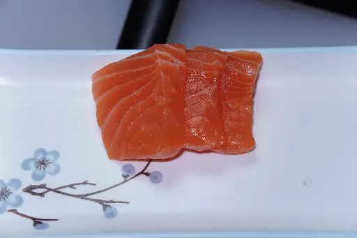 [73] 73.Sashimi salmón(3 piezas)