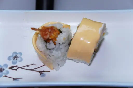 [134] 134.Uramaki queso cheddar