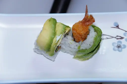 [135] 135.Uramaki dragon aguacate
