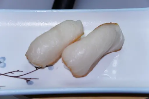 [54] 54.Nigiri pez mantequilla adobado